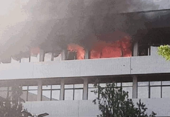 Latest Update: See part of Supreme Court fire razed down today
